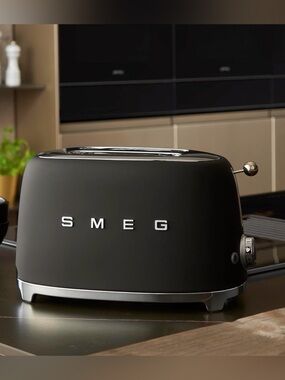 SMEG 2-Slice Toaster in Matte Black